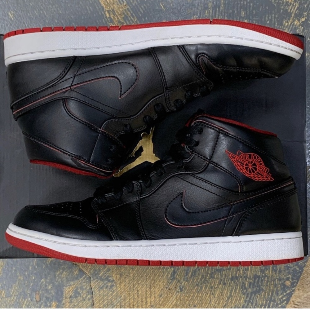 Nike Air Jordan 1 Mid Black Red 554724-028 10 Bred
